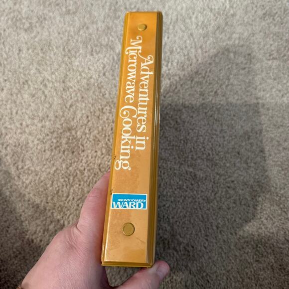 Vintage 1977 Montgomery Ward Adventures in Microwave Cooking Recipe Book Binder - Picture 16 of 16